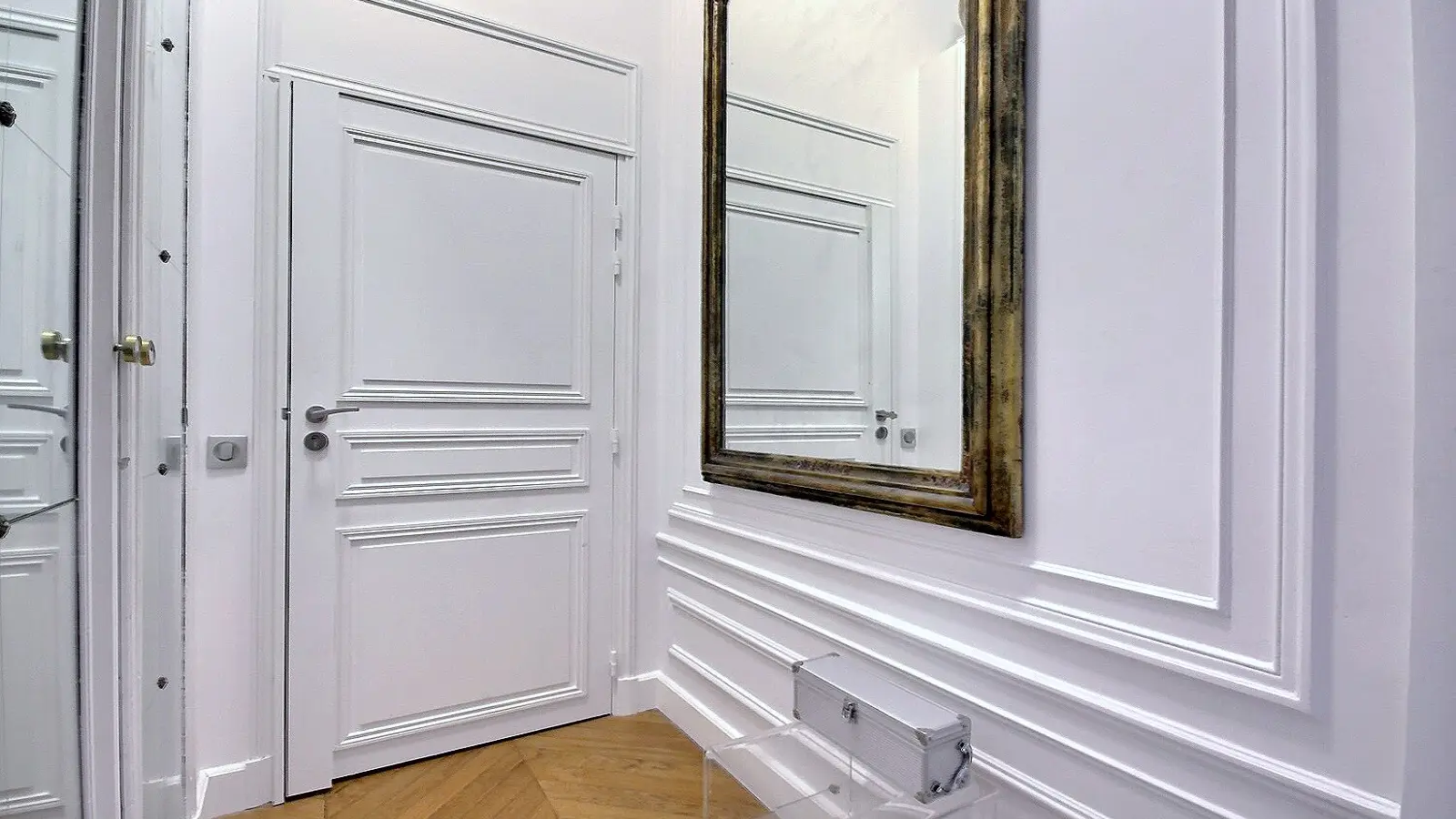 Flat Boulevard Lannes in Paris