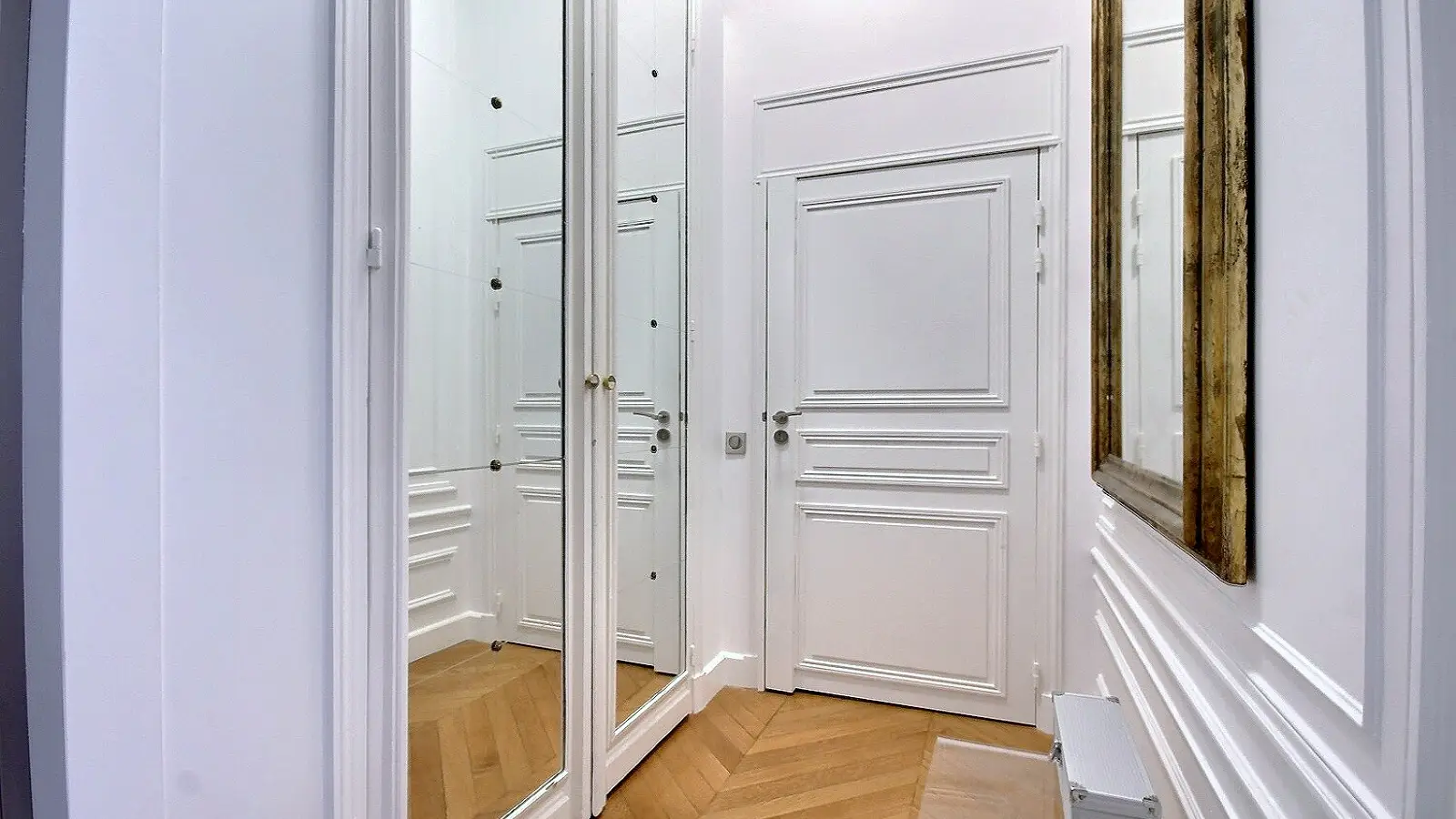 Flat Boulevard Lannes in Paris