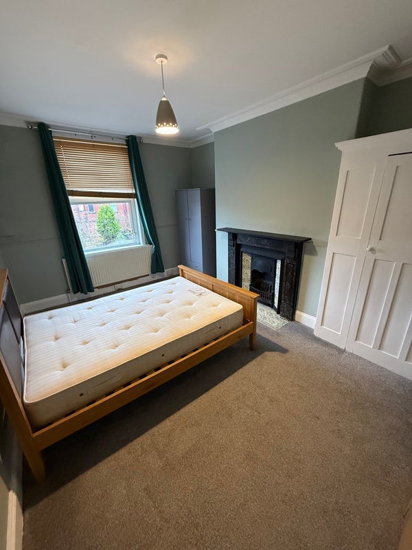 Room Back Tower Grove in Leeds