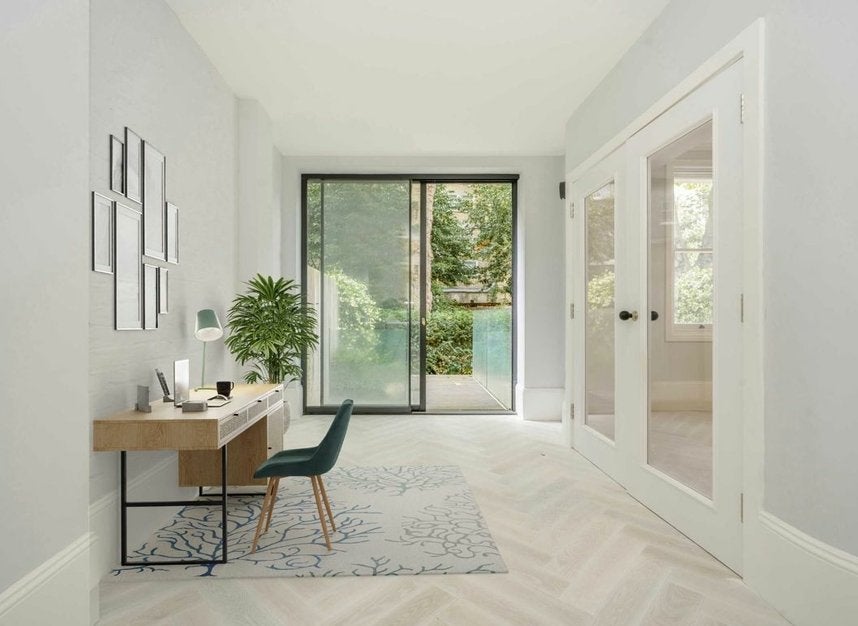 Flat Leinster Square in City of Westminster