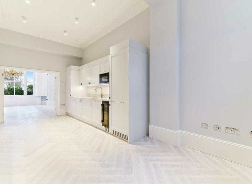 Flat Leinster Square in City of Westminster