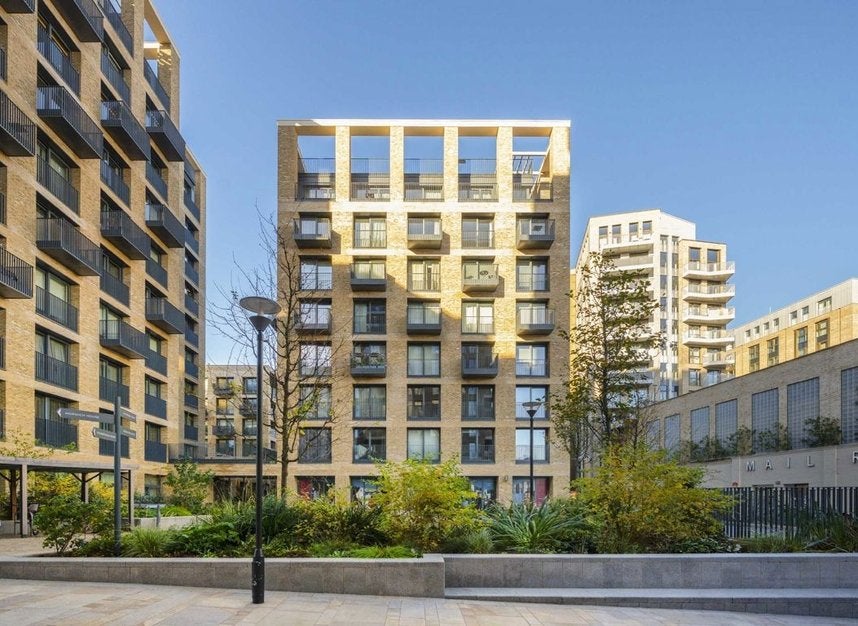 Flat Phoenix Place in Greater London