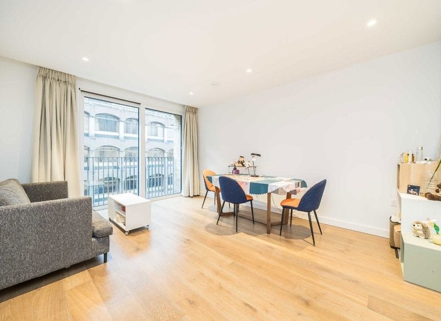 Flat Phoenix Place in Greater London