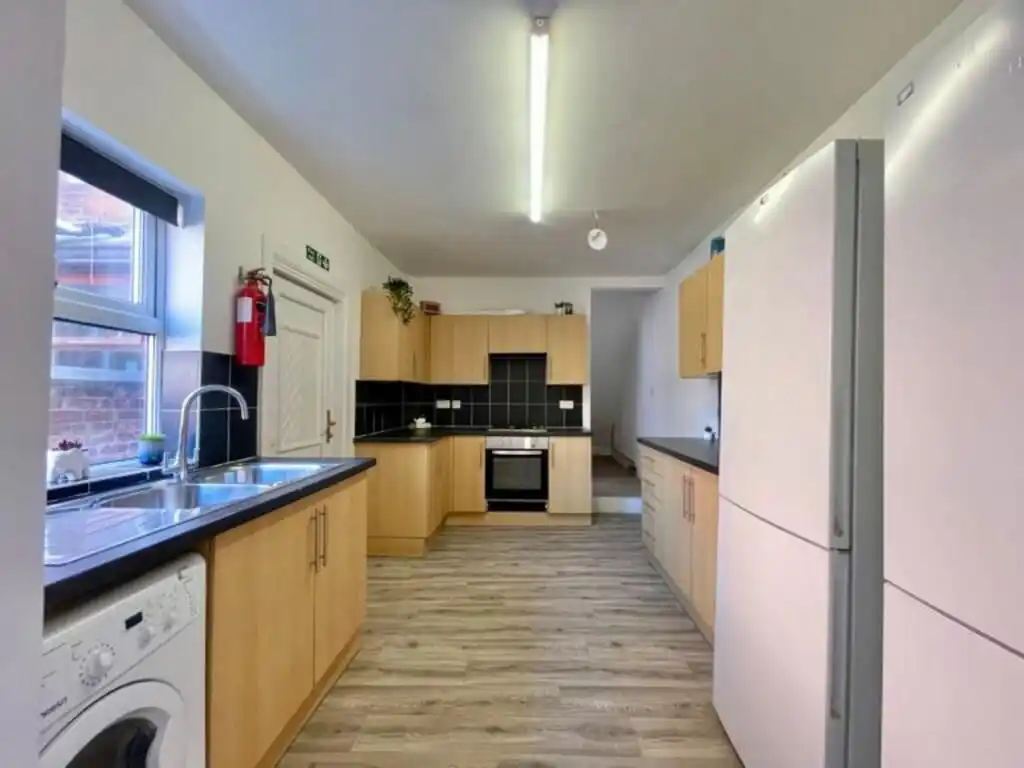 Flat Ermine Road in Chester