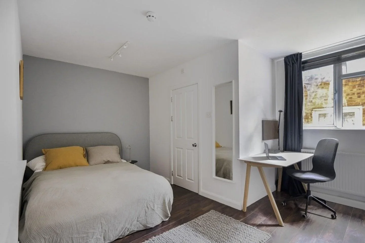 Room Bethnal Green Road in Greater London