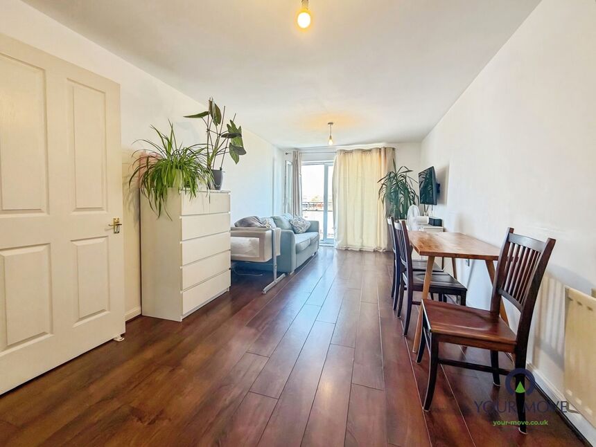 Flat Chichester Wharf in Greater London