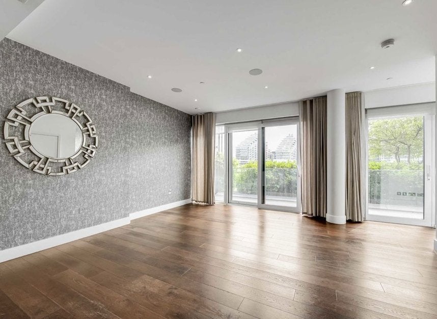 Flat Central Avenue in Greater London