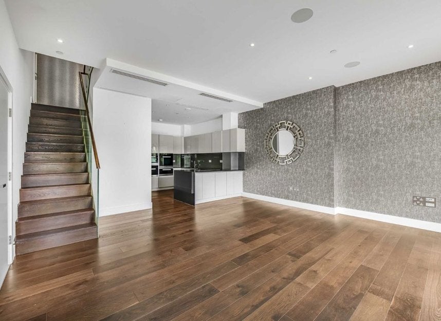Flat Central Avenue in Greater London