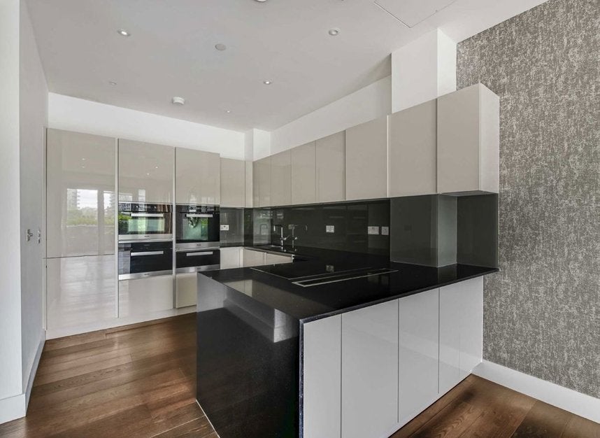 Flat Central Avenue in Greater London