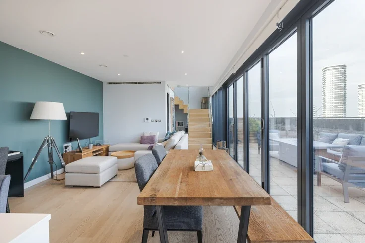 Flat Yabsley Street in Greater London