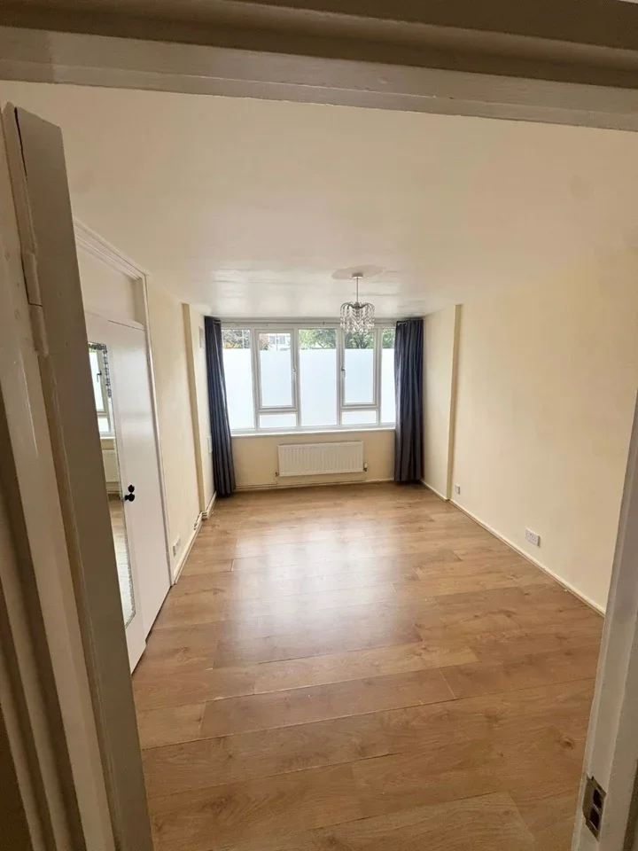 Flat Ashbourne Close in Greater London