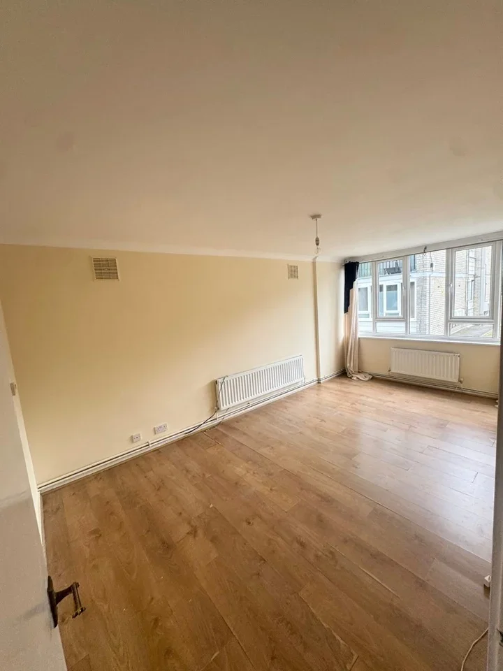 Flat Ashbourne Close in Greater London