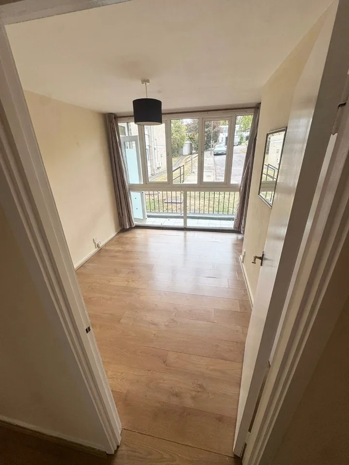 Flat Ashbourne Close in Greater London