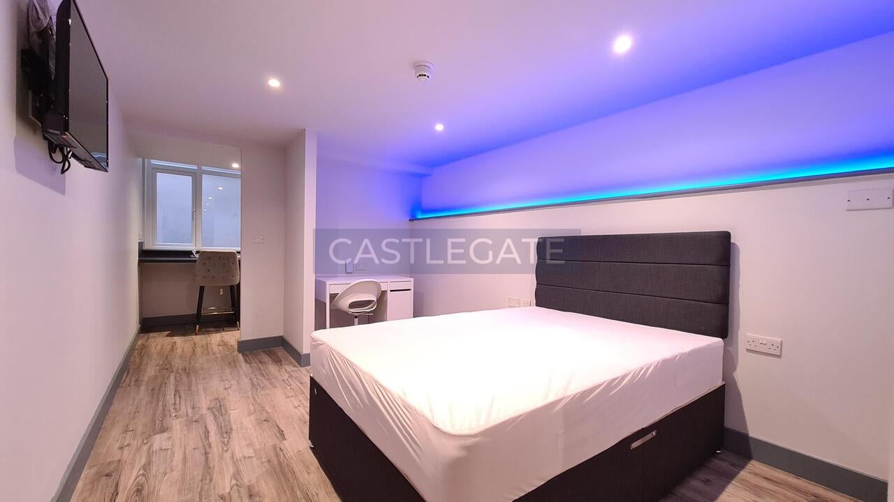 Flat New Street in Kirklees