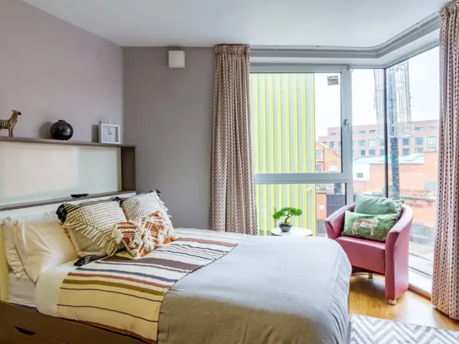 Flat Hawley Crescent in Greater London