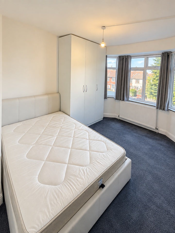 Room Ellerdine Road in Greater London