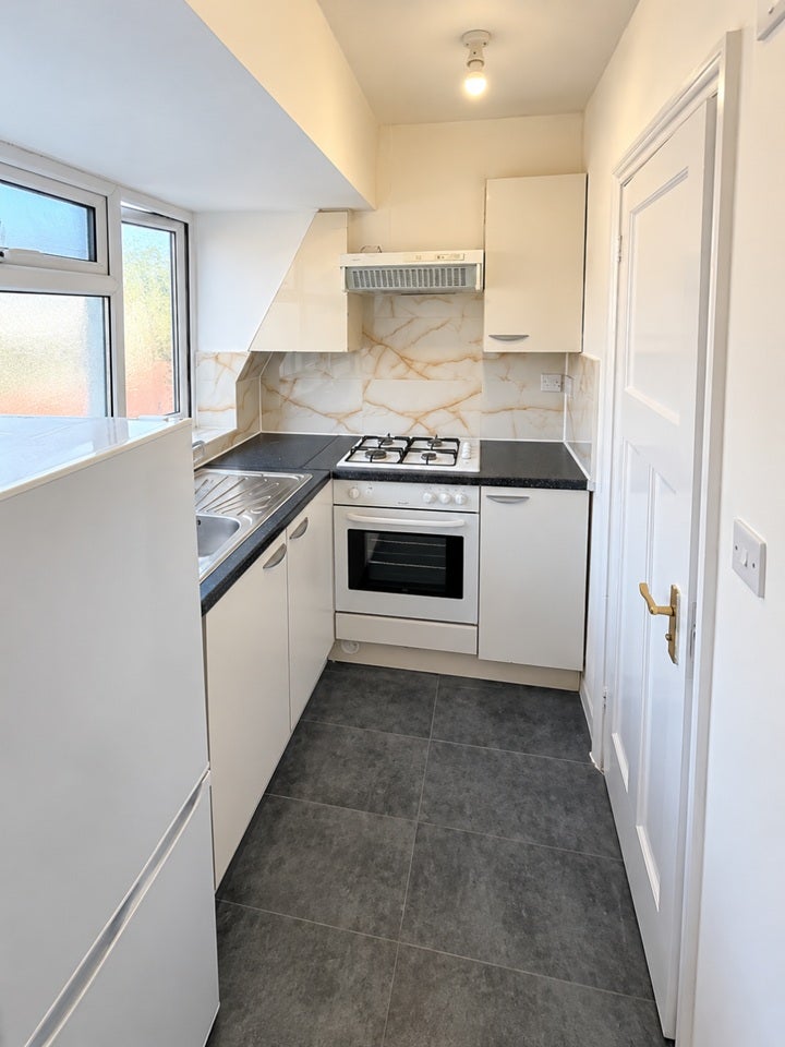 Room Ellerdine Road in Greater London