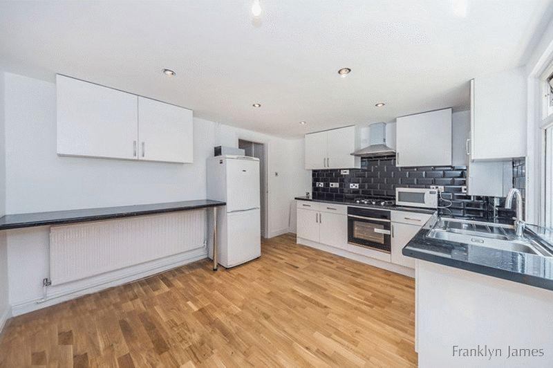 Room Devenay Road in Greater London