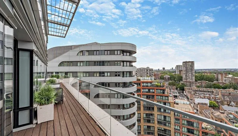 Flat Merchant Square in London