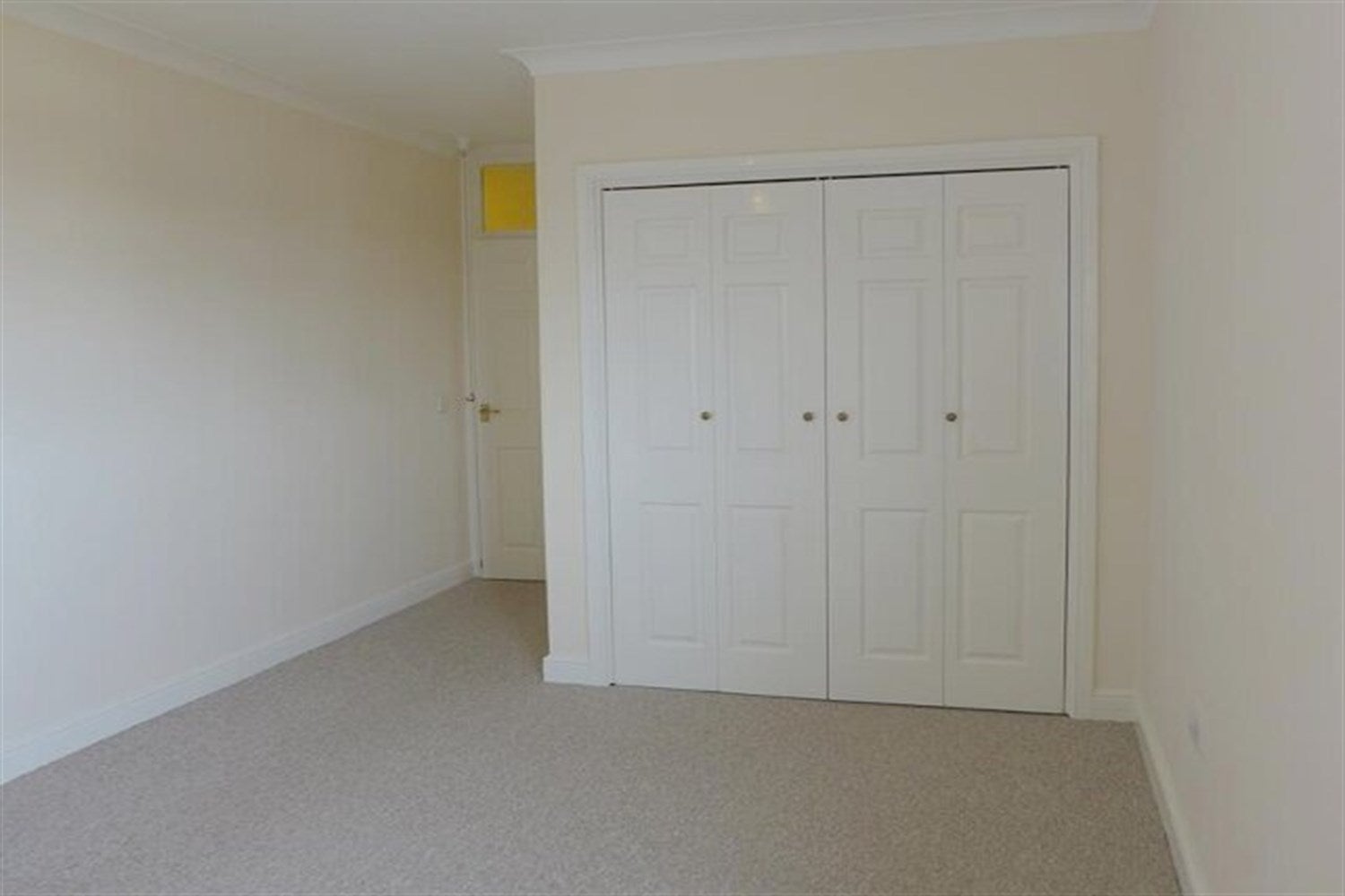 Flat Weymouth Avenue in Gosport