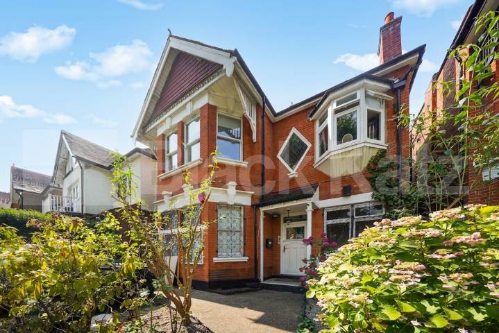 Flat Iverson Road in Greater London
