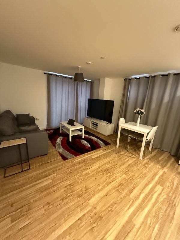 Room Bouverie Court in Leeds