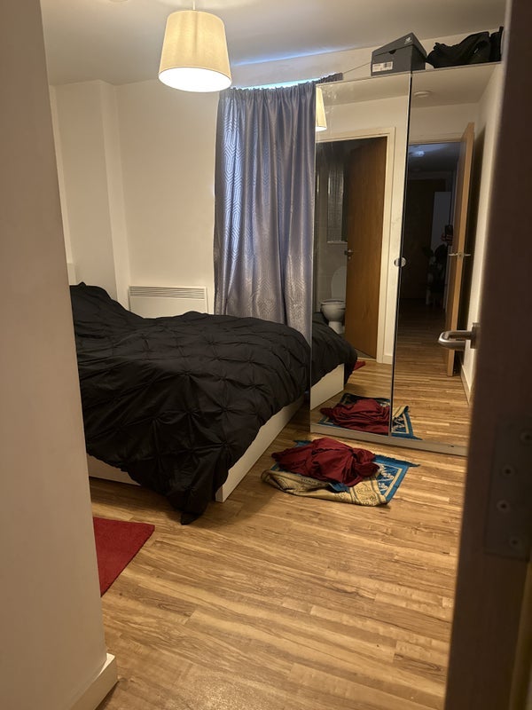 Room Bouverie Court in Leeds