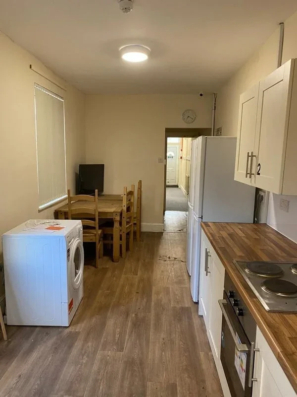 Room Rotton Park Road in Birmingham