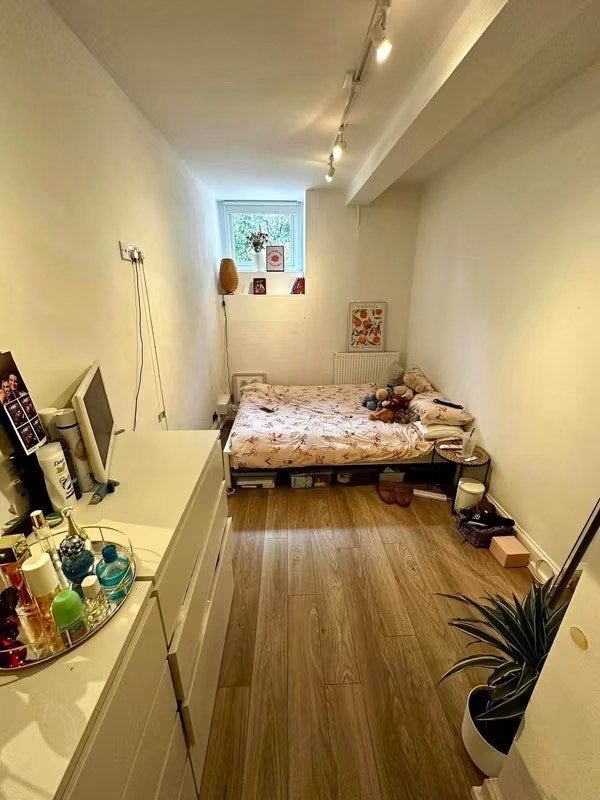 Room Redland Grove in Bristol