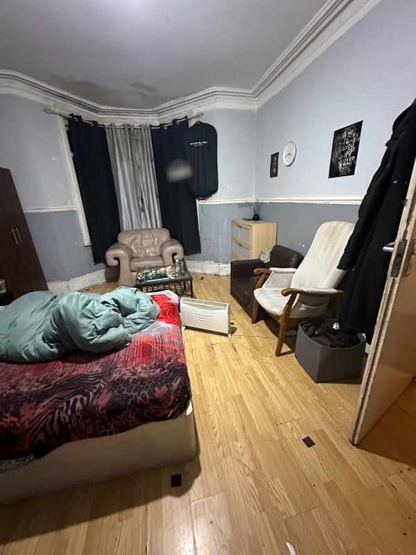 Room Wingrove Avenue in Newcastle upon Tyne