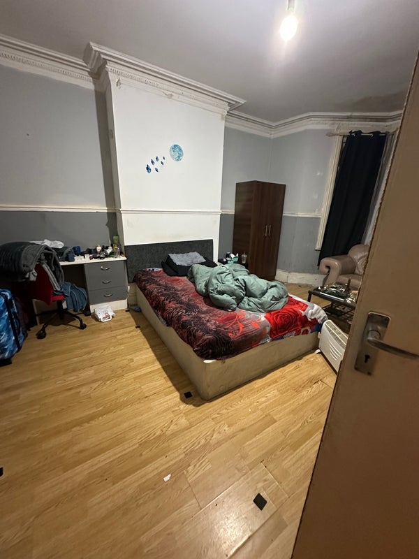 Room Wingrove Avenue in Newcastle upon Tyne