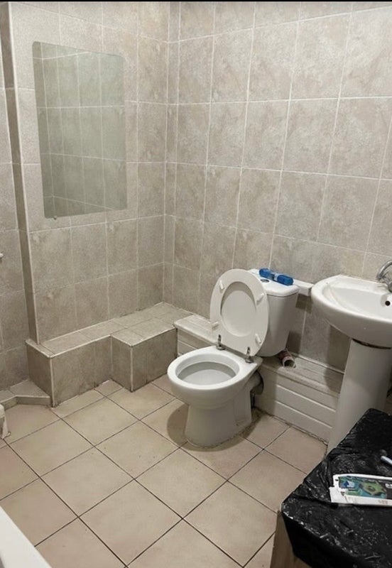 Room Wingrove Avenue in Newcastle upon Tyne