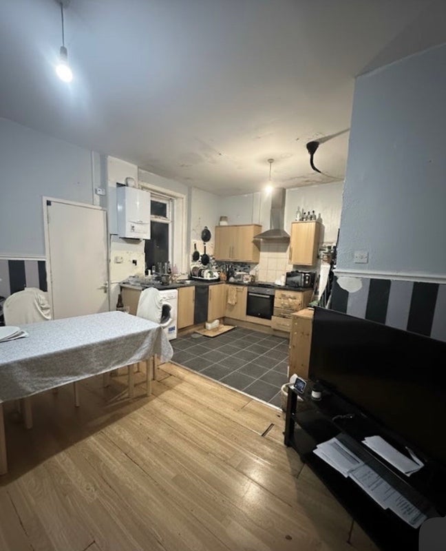 Room Wingrove Avenue in Newcastle upon Tyne