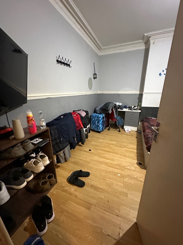 Room Wingrove Avenue in Newcastle upon Tyne