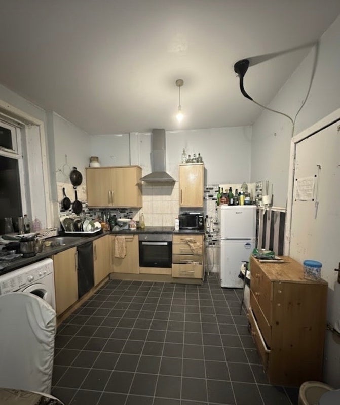 Room Wingrove Avenue in Newcastle upon Tyne