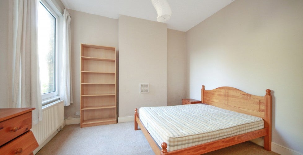 Flat Stapleton Road in Greater London