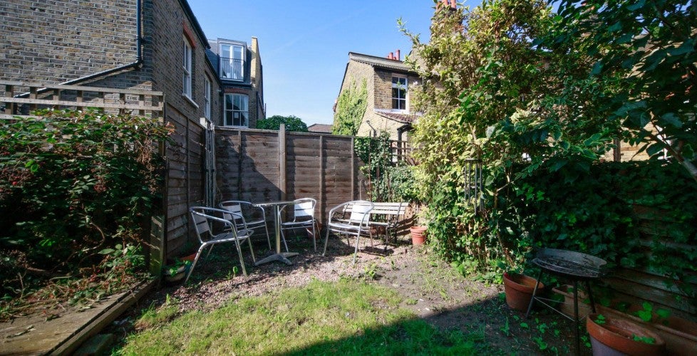 Flat Stapleton Road in Greater London