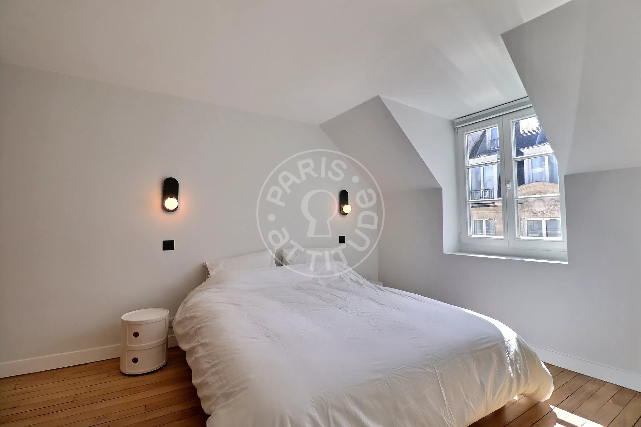 Flat Rue Saint-Lazare in Paris