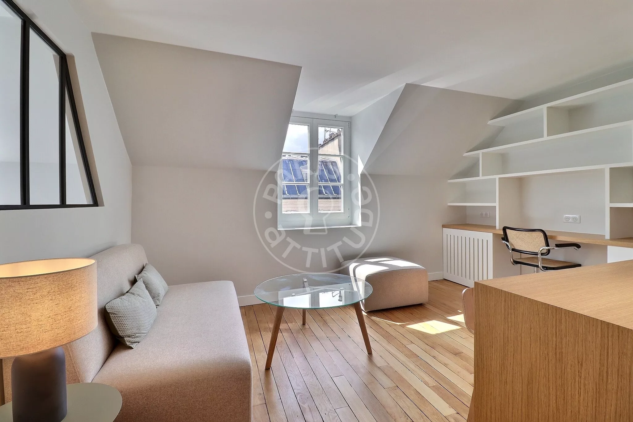 Flat Rue Saint-Lazare in Paris