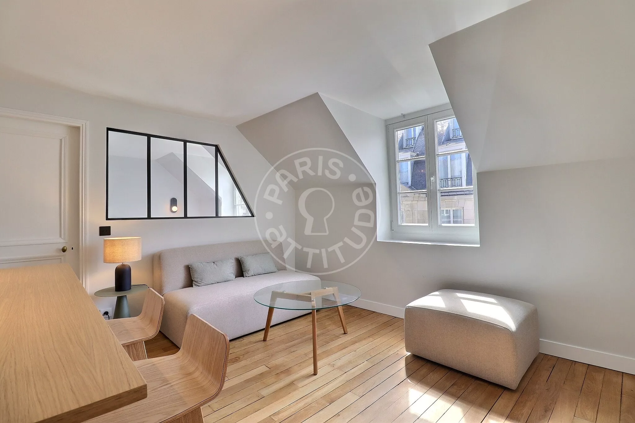 Flat Rue Saint-Lazare in Paris