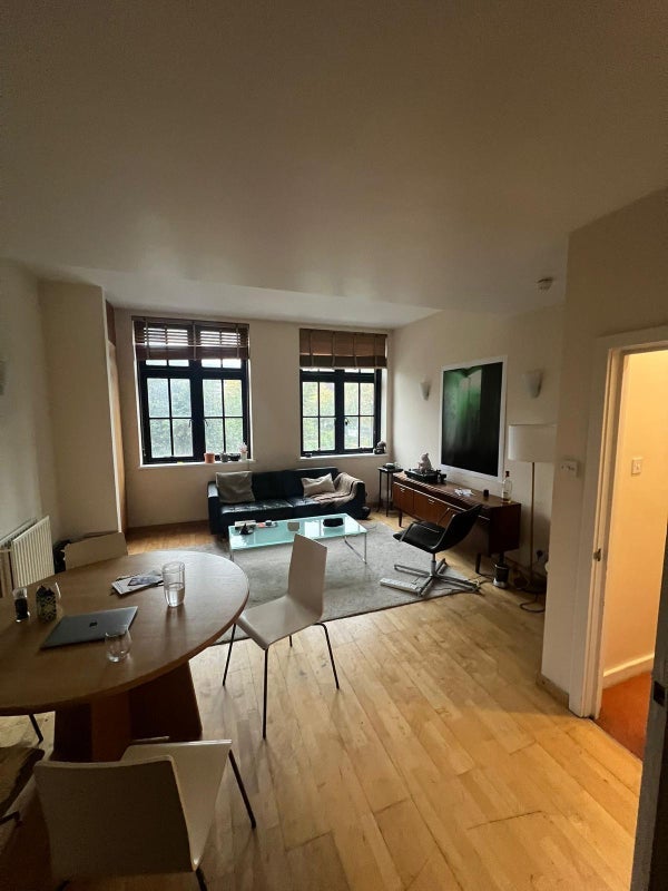 Room West Tenter Street in Greater London