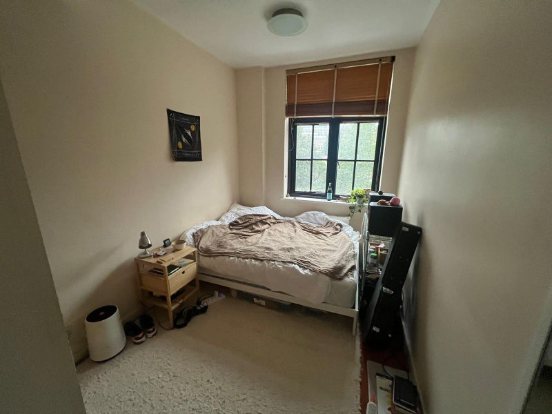 Room West Tenter Street in Greater London