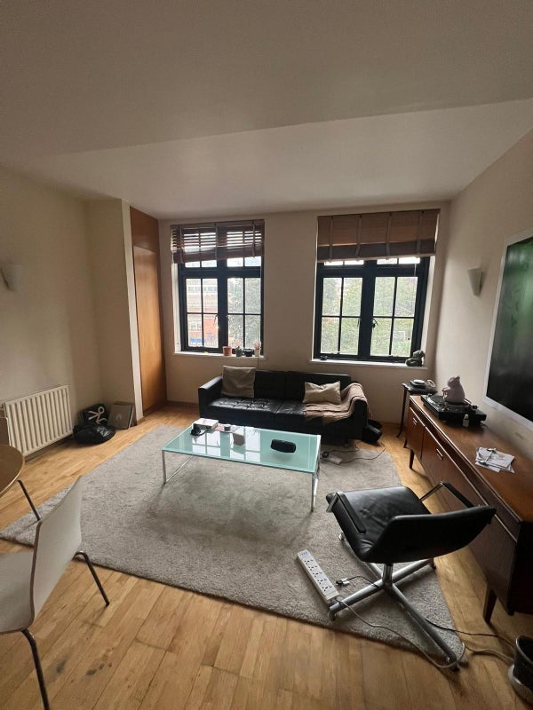 Room West Tenter Street in Greater London