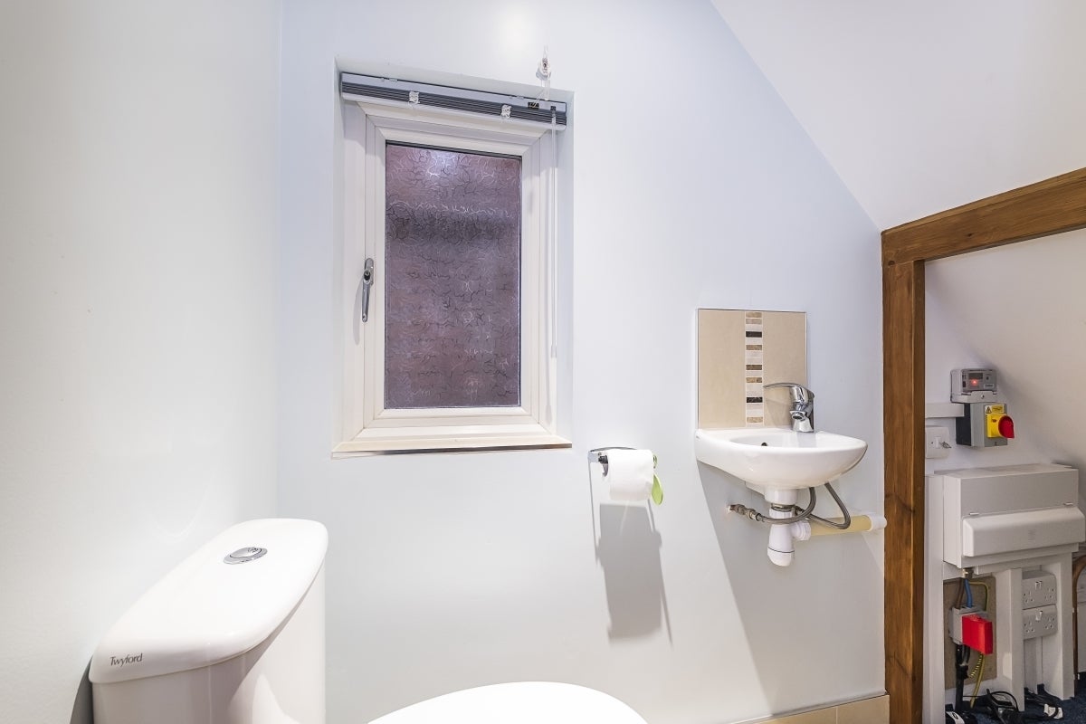Room Taunton Avenue in Greater London