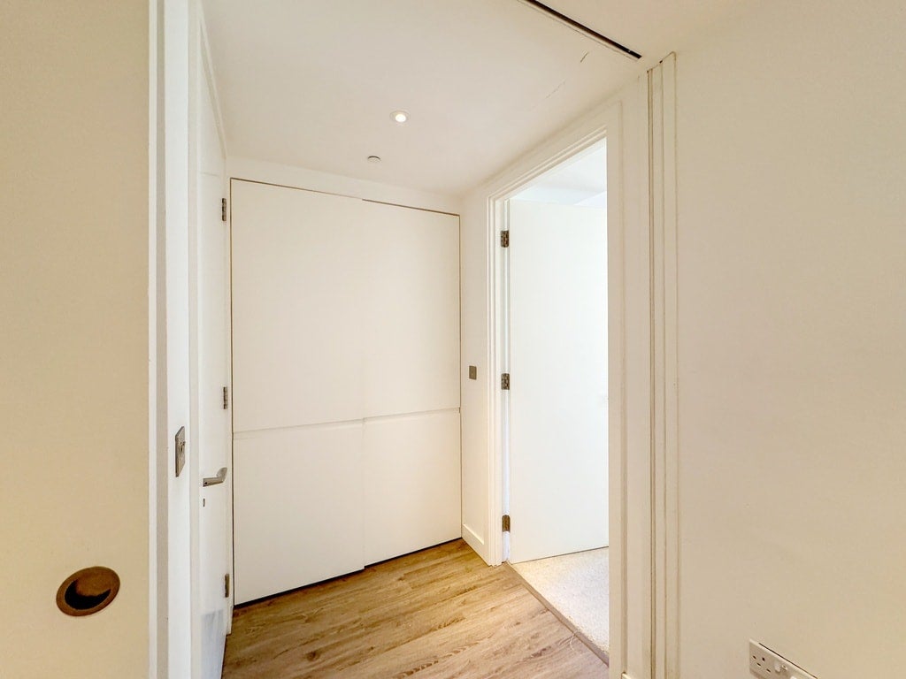 Flat Bridle Mews in Greater London