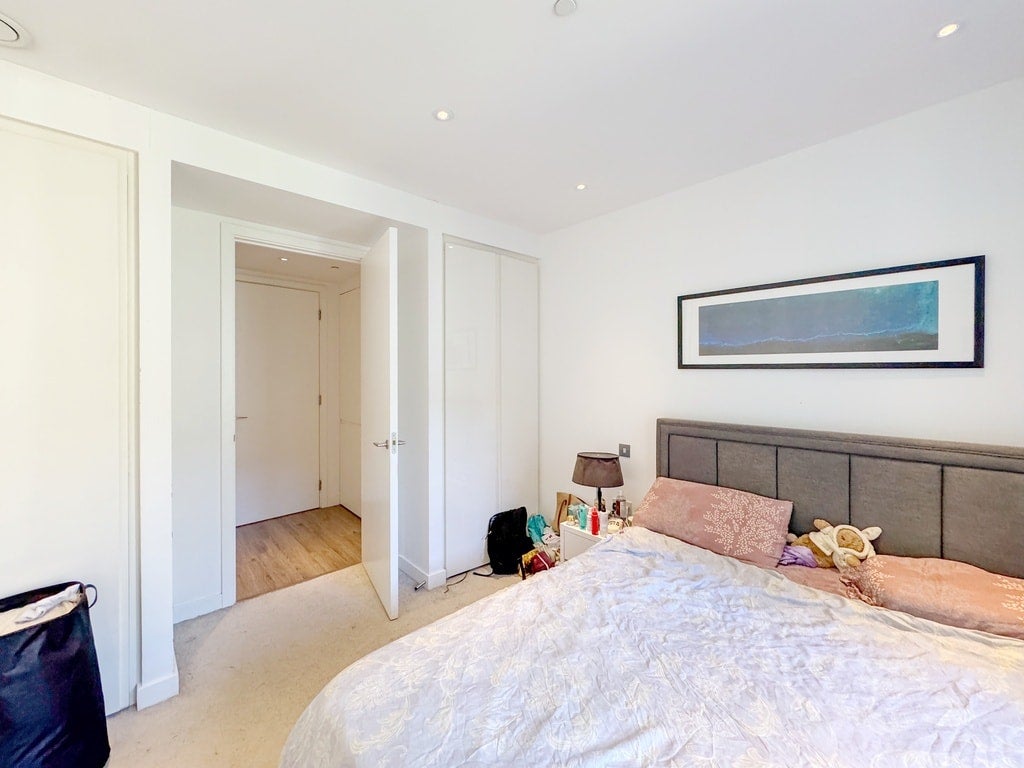 Flat Bridle Mews in Greater London