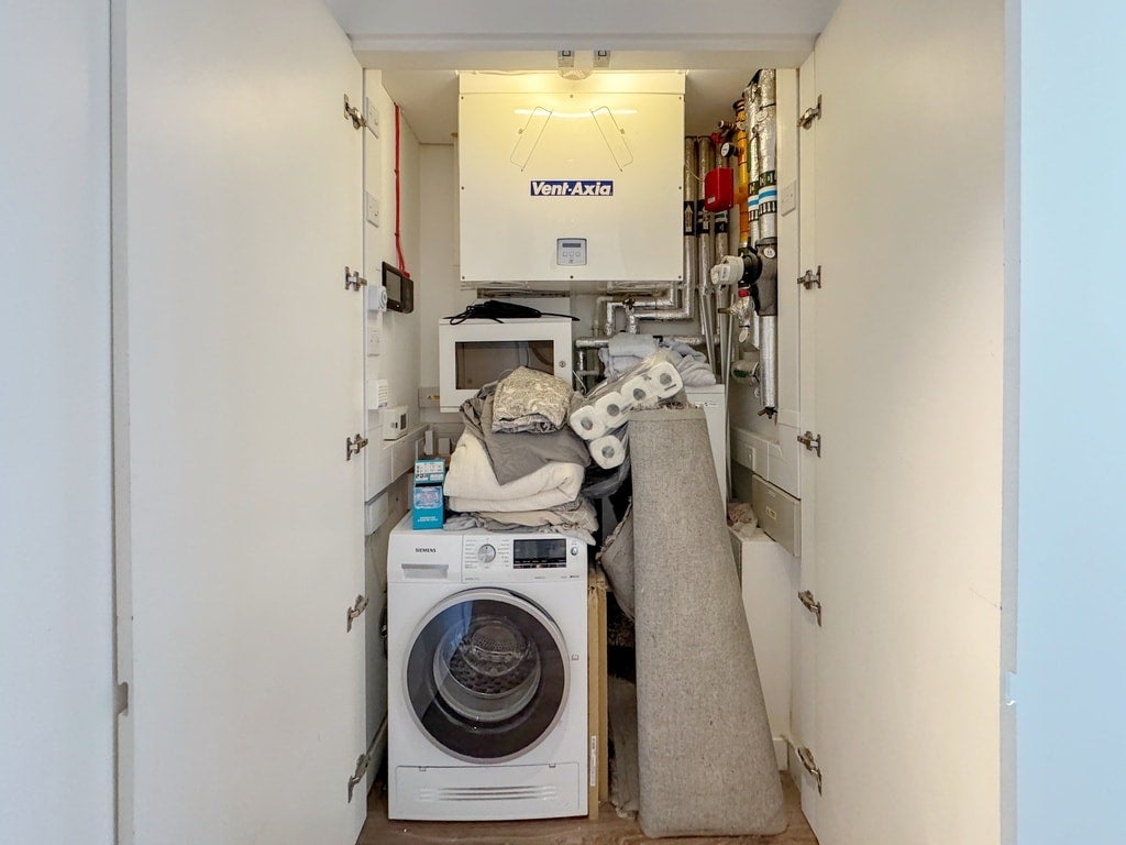 Flat Bridle Mews in Greater London