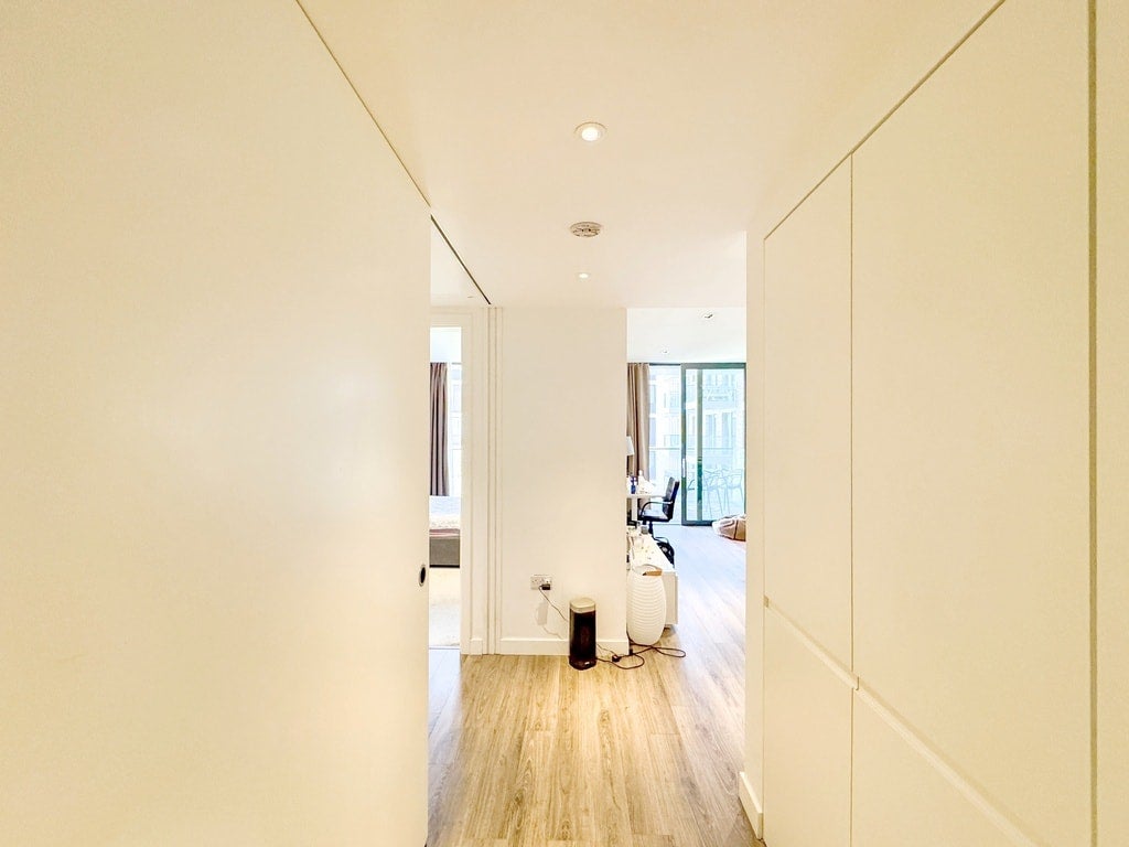 Flat Bridle Mews in Greater London