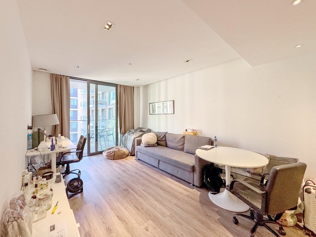 Flat Bridle Mews in Greater London
