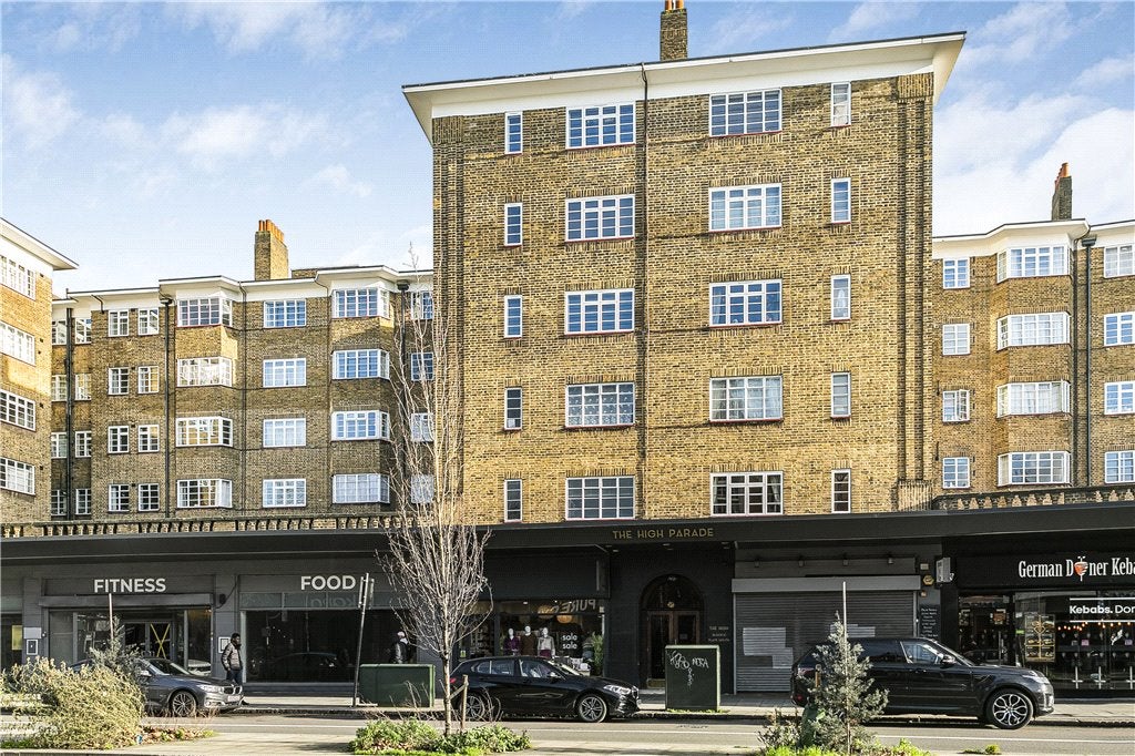 Flat Streatham High Road in Greater London